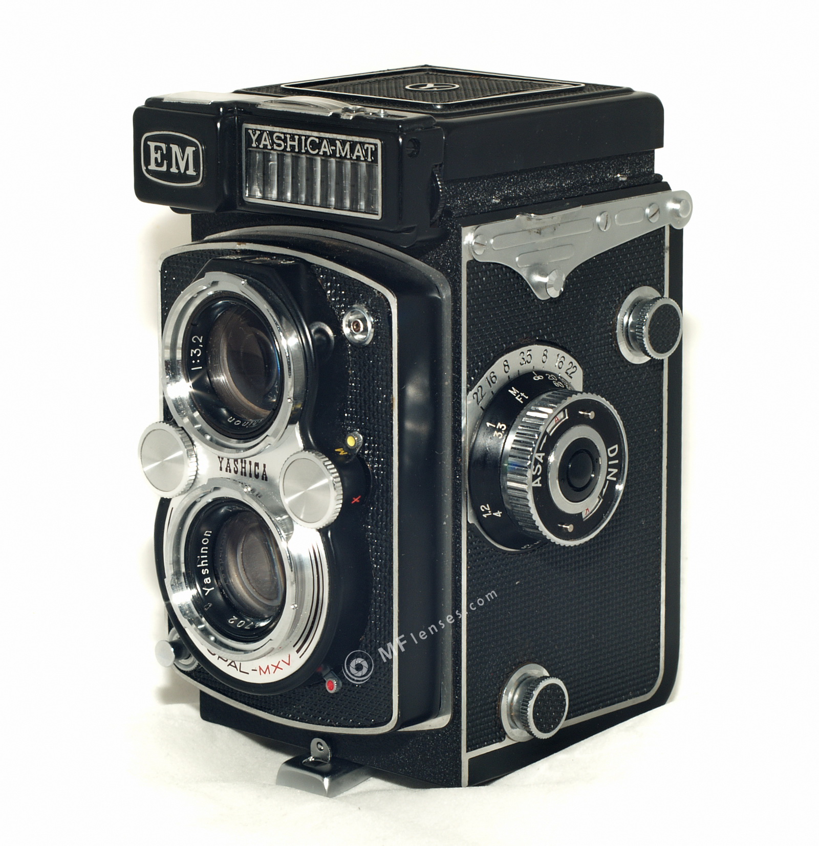 Yashica Mat Em